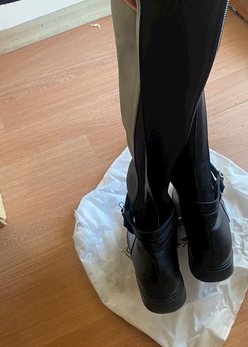 Kadın Siyah Deri Tokalı Dizüstü Bot - Görsel 5