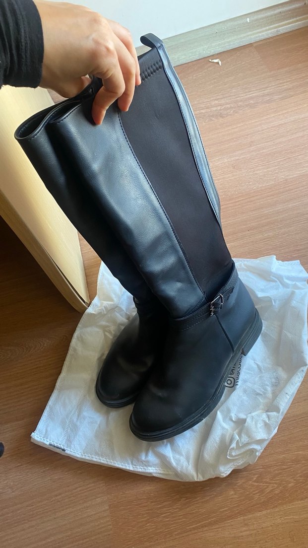 Kadın Siyah Deri Tokalı Dizüstü Bot - Görsel 4