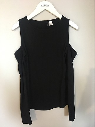 H&M H&M omuz dekolteli triko