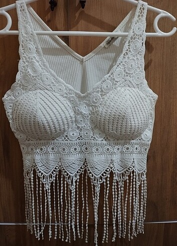 Beyaz dantelli crop. #crop