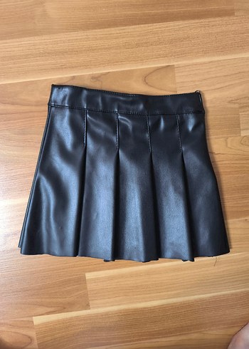 Siyah Deri Pilili Kız Eteği
kolları kelebekli tüllü bluz - Görsel 2