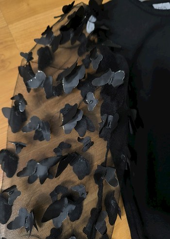 Siyah Deri Pilili Kız Eteği
kolları kelebekli tüllü bluz - Görsel 4