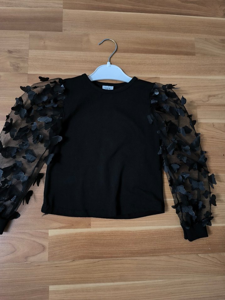 Siyah Deri Pilili Kız Eteği
kolları kelebekli tüllü bluz - Görsel 3