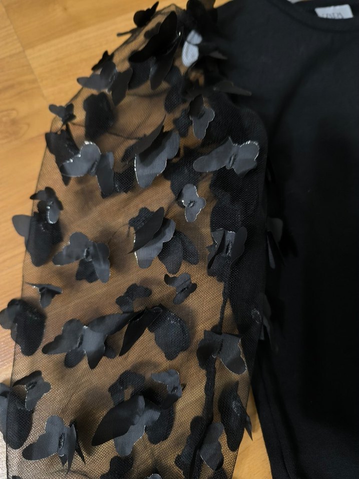 Siyah Deri Pilili Kız Eteği
kolları kelebekli tüllü bluz - Görsel 4