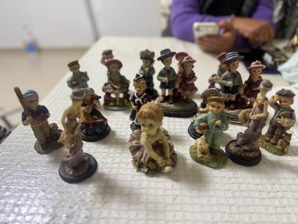 Bej Renkli Klasik Figürin Seti - Görsel 3