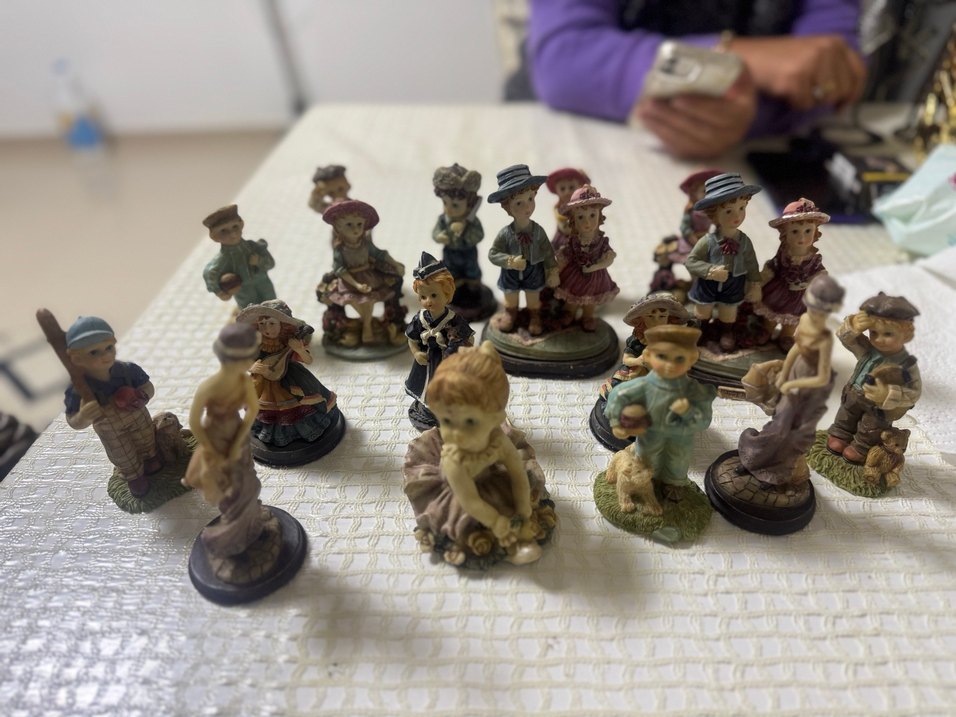 Bej Renkli Klasik Figürin Seti - Görsel 5