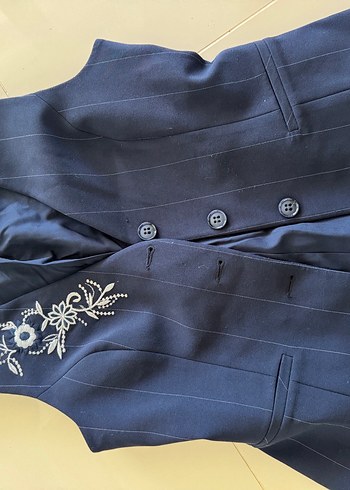 Düğmeli Nakışlı Lacivert Kadın Yelek - Görsel 2