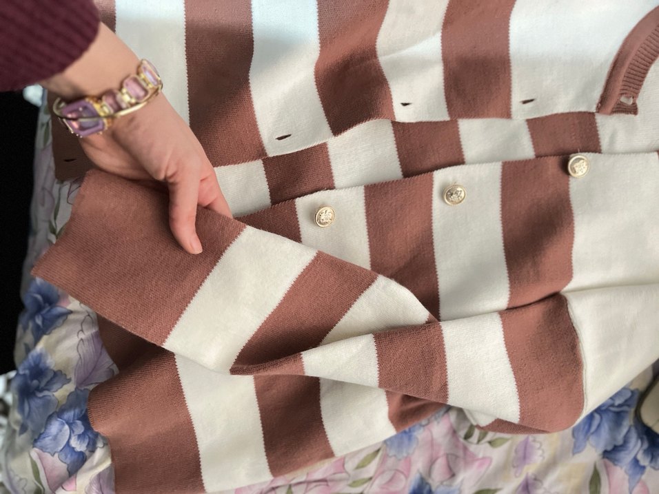 Bej Çizgili Düğmeli hırka - Görsel 2