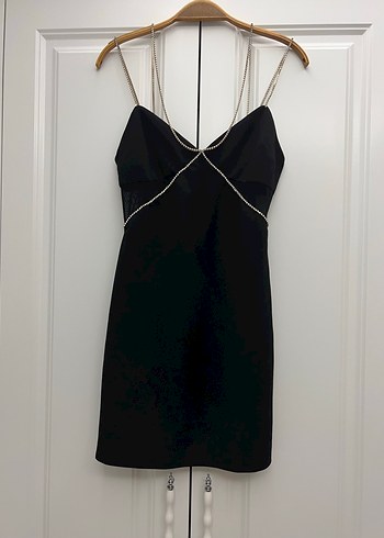 Zincir Detaylı Siyah Strappy Midi Elbise