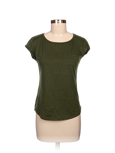 Bershka T-shirt %70 İndirimli.