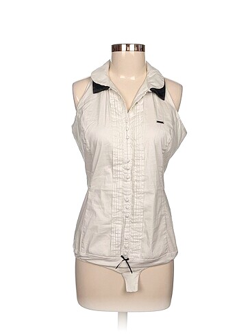 Guess Bluz %70 İndirimli.