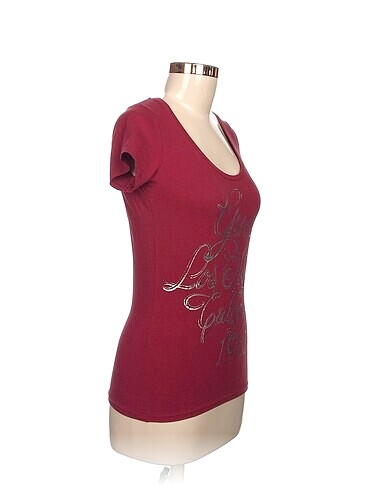 Guess Guess T-shirt %70 İndirimli.