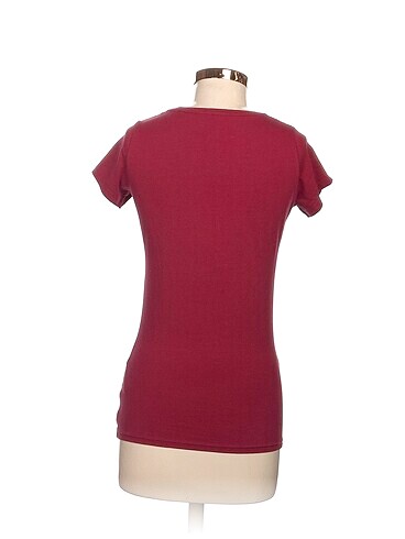 s Beden Guess T-shirt %70 İndirimli.