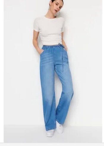 Trendyol & Milla Kadın Mavi Kemerli Bol Kesim Denim Pantolon