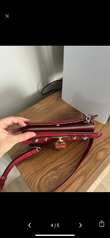  Beden kırmızı Renk Guess Çanta