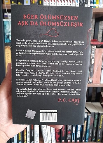 Lanetli Ölümsüz Aşk Hikayeleri - P. C. Cast