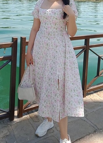Çiçekli elbise