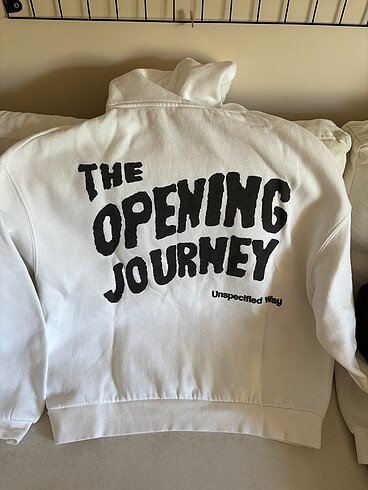 Pull and Bear Sadece bir kere giyilmiş etiketinin ipi üstünde kadın sweatshirt