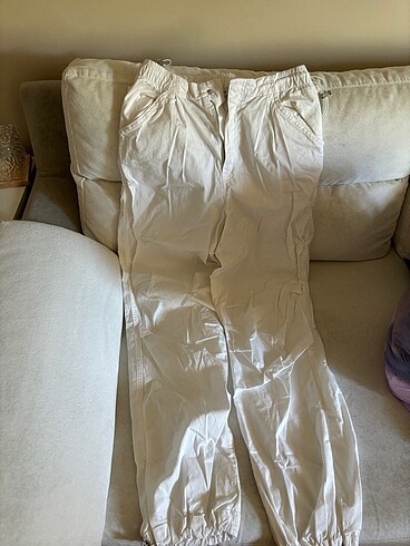 Beyaz paraşüt pantolon