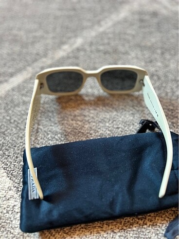 Prada beyaz gözlük - Görsel 3