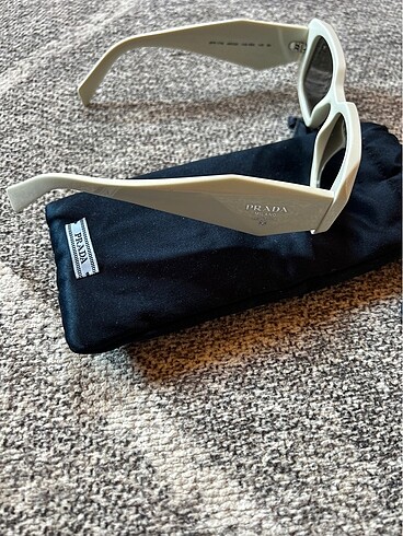 Prada beyaz gözlük - Görsel 2