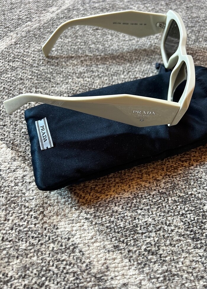 Prada beyaz gözlük - Görsel 2