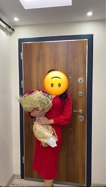 Kırmızı elbise