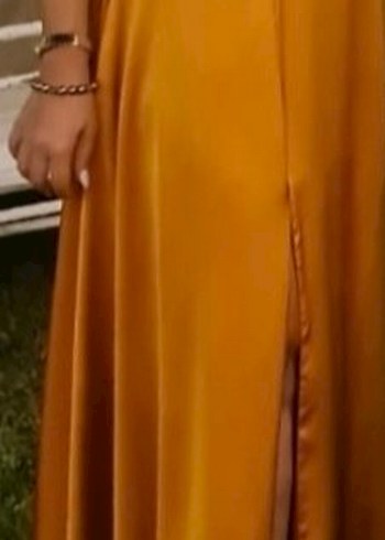 Turuncu halter yaka elbise