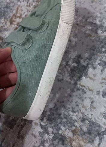 31 Beden yeşil Renk H&m erkek çocuk ayakkabı 