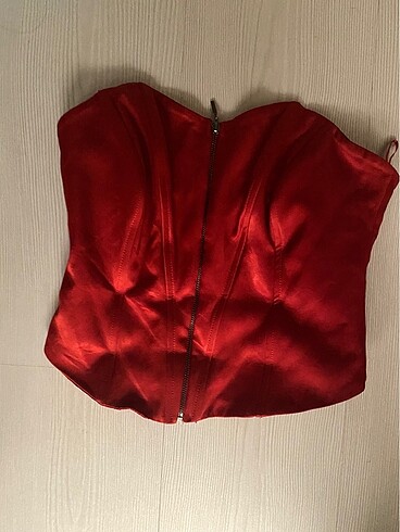 M Beden Saten Crop