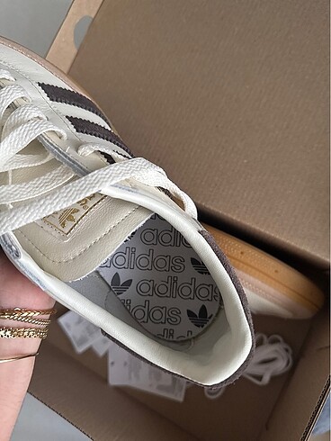 38 Beden ten rengi Renk Adidas Spezial