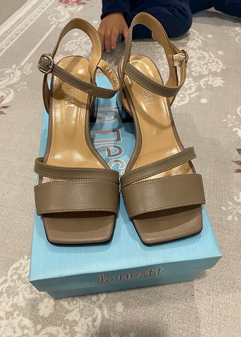 Bej Kadın Topuklu Sandalet, Tokalı hakiki deri - Görsel 3