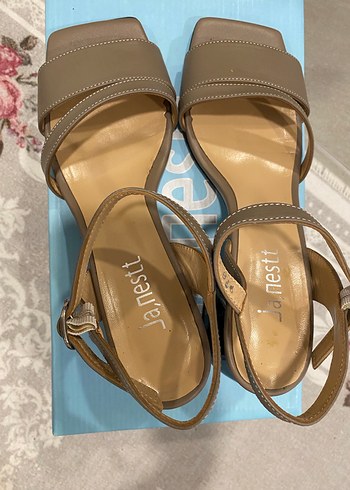 38 Beden camel Renk Bej Kadın Topuklu Sandalet, Tokalı hakiki deri