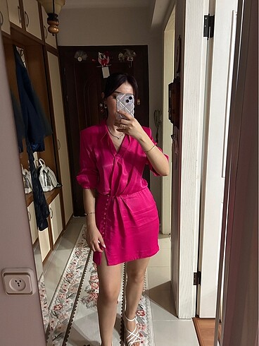 Pembe elbise