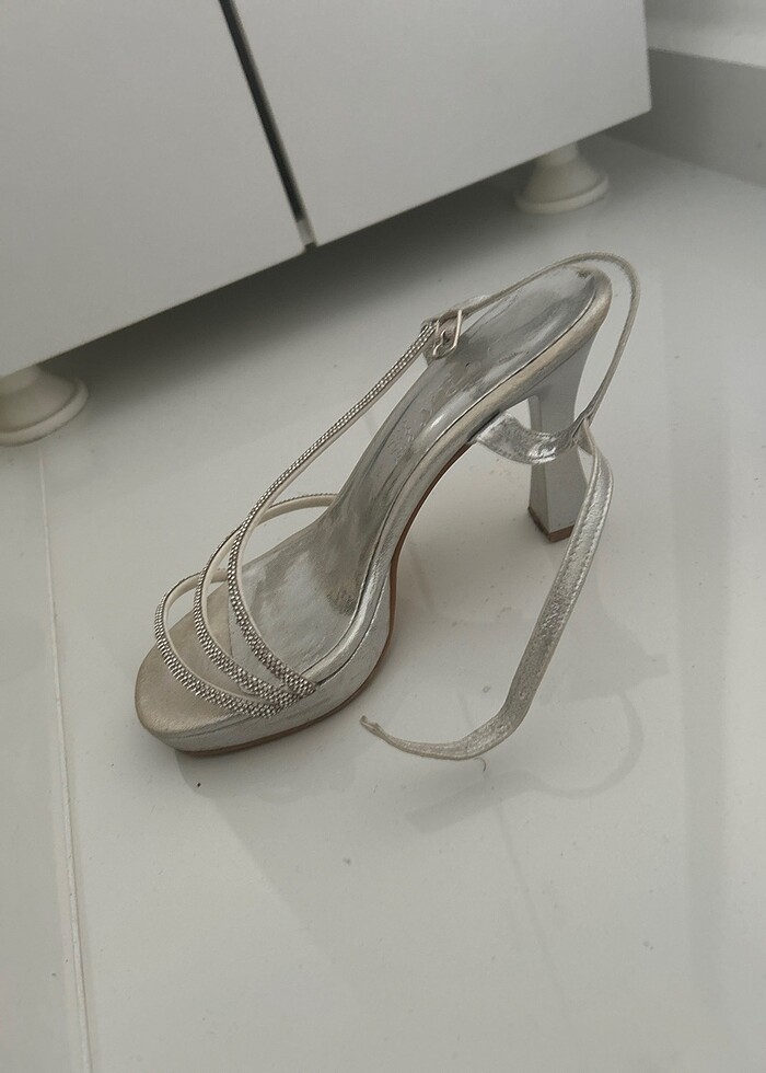 Topuklu ayakkabı - Görsel 3