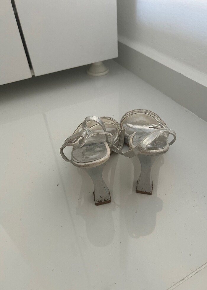 Topuklu ayakkabı - Görsel 4