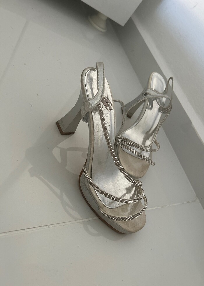 Topuklu ayakkabı - Görsel 2