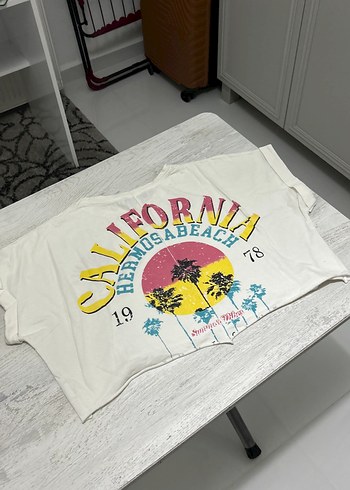 Beyaz Baskılı Kısa Kollu Crop Tişört - Görsel 2