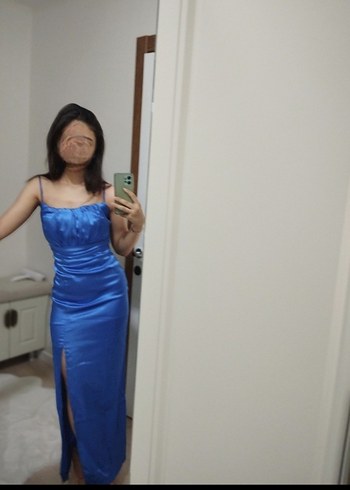 Mavi saten yırtmaçlı elbise - Görsel 2