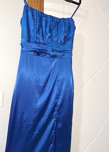 Mavi saten yırtmaçlı elbise - Görsel 5