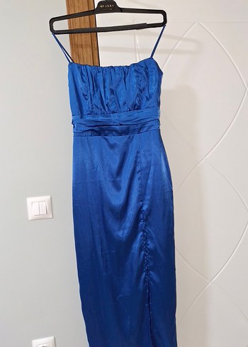 Mavi saten yırtmaçlı elbise - Görsel 6