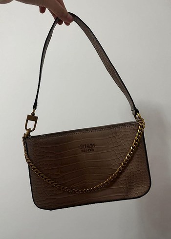Guess Bej Yılan Derisi Desenli Zincir Detaylı Çanta