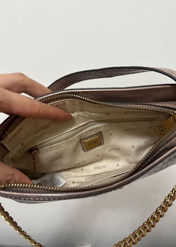 Guess Guess Bej Yılan Derisi Desenli Zincir Detaylı Çanta