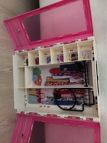  Beden Barbie oyuncak dolap