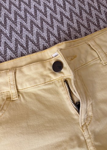 LC Waikiki Sarı Mini Şort