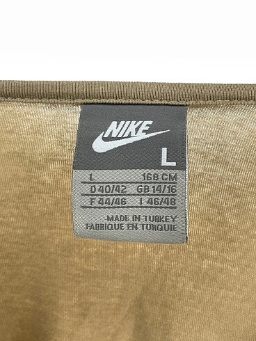 l Beden çeşitli Renk Nike T-shirt %70 İndirimli.