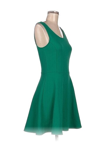 H&M H&M Kısa Elbise %70 İndirimli.
