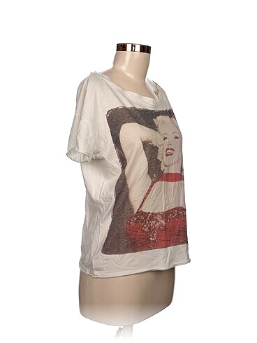 Pull and Bear Pull and Bear T-shirt %70 İndirimli.
