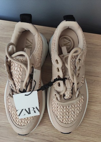 Zara Bej Yılan Desenli Dolgu Topuklu Kadın Spor Ayakkabı