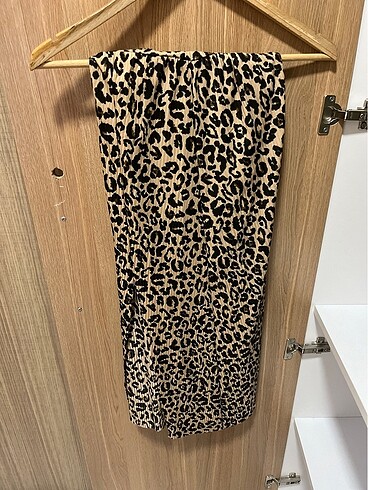 36 Beden camel Renk Leopar desenli yırtmaçlı midi etek